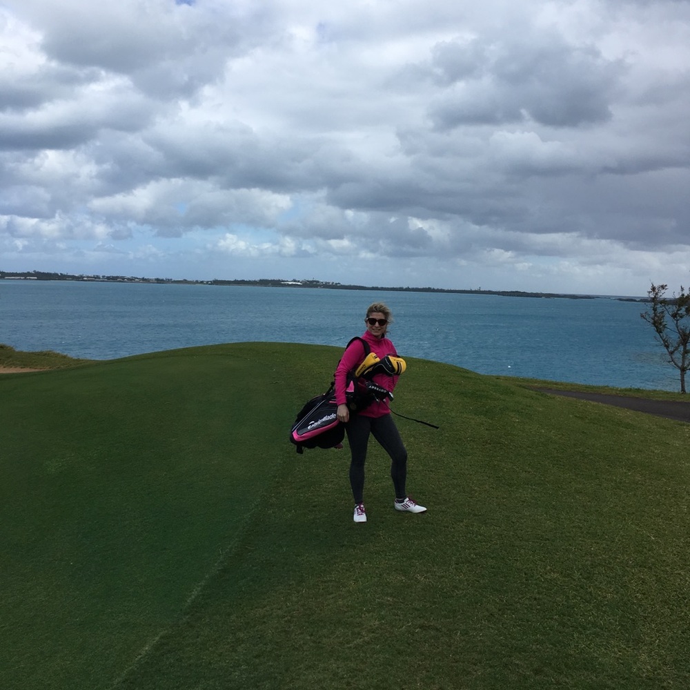 Meet your Posher, Pineapple Point🍍